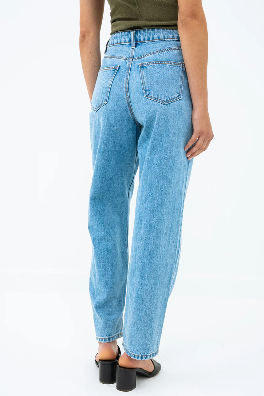 Le jeans délavé coupe barrel par Vero Moda - Image 3