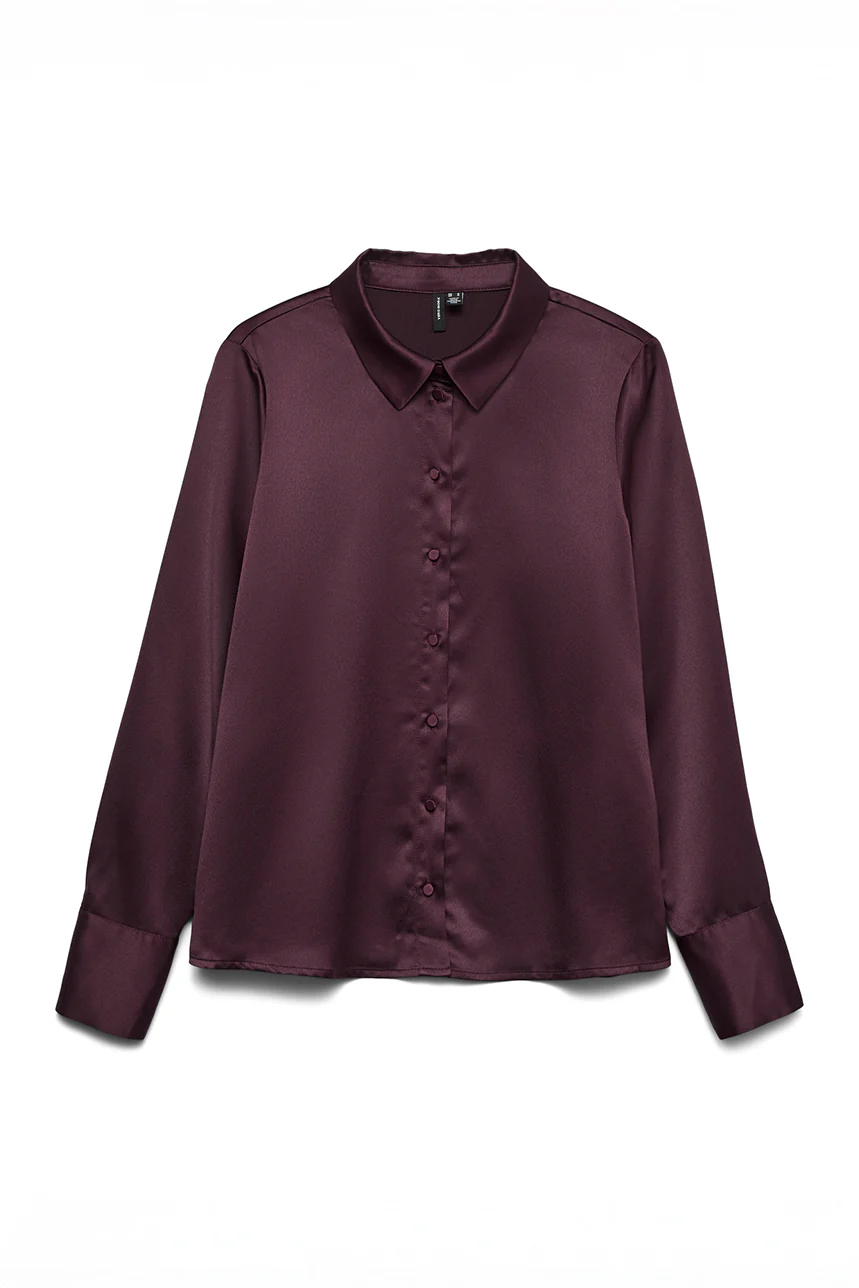 La chemise en satin avec boutons satinés