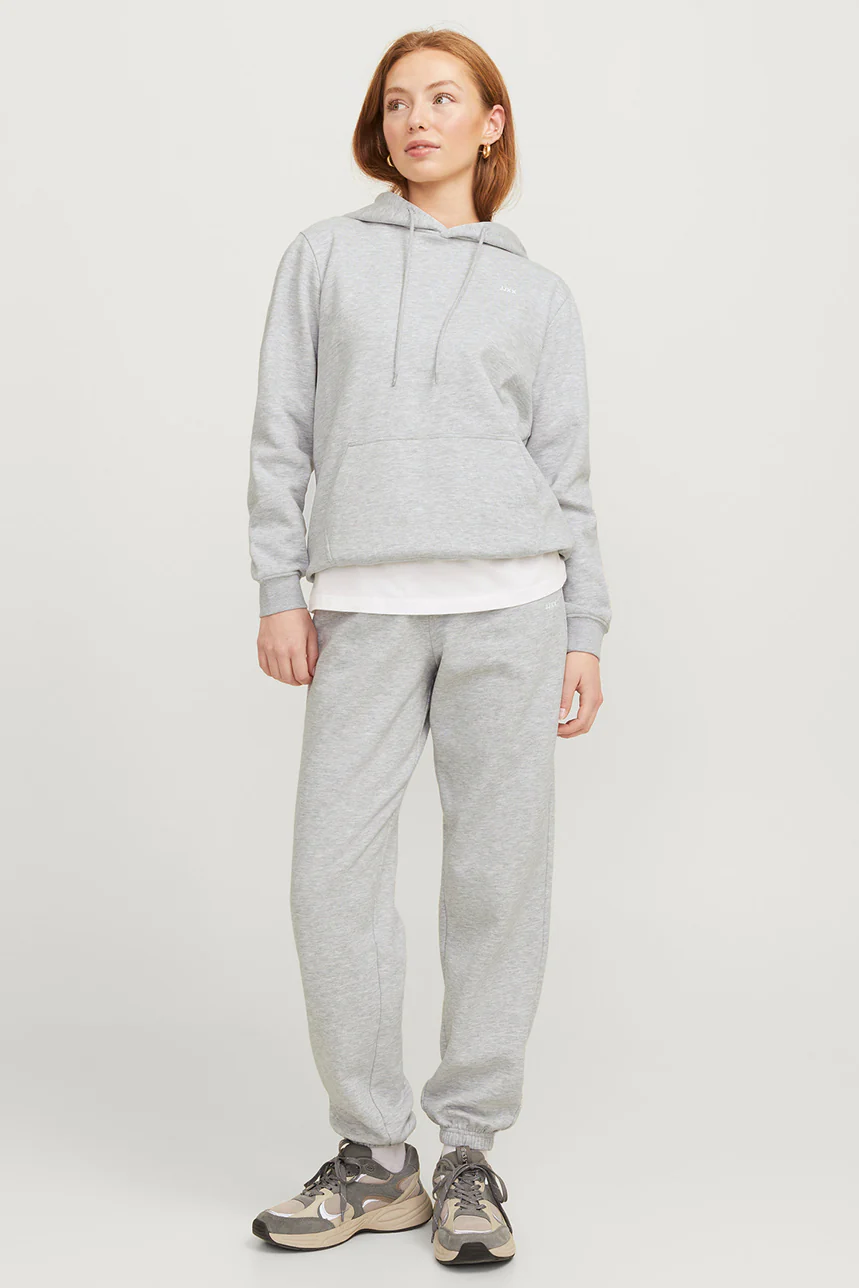 Le chandail à capuche gris - Image 5