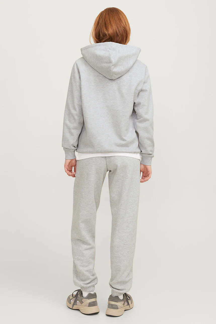 Le chandail à capuche gris - Image 6