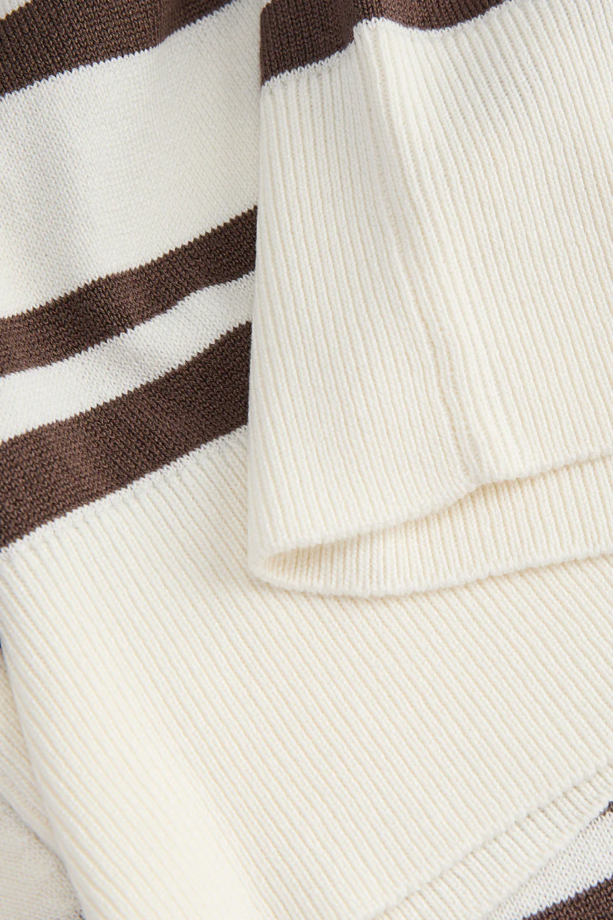 Le chandail en tricot rayé à manches courtes - Image 3