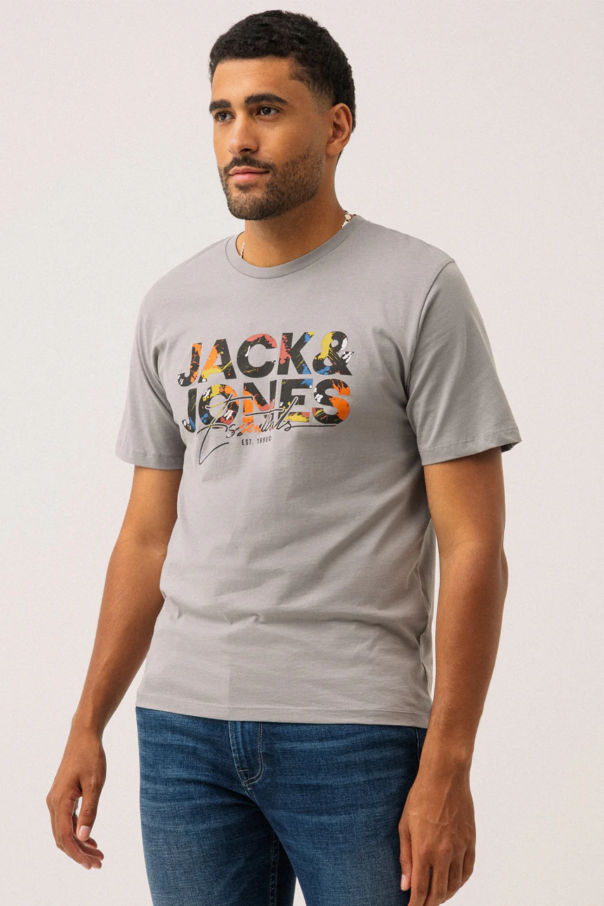 Le t-shirt imprimé logo taches de peinture par Jack & Jones - Image 2