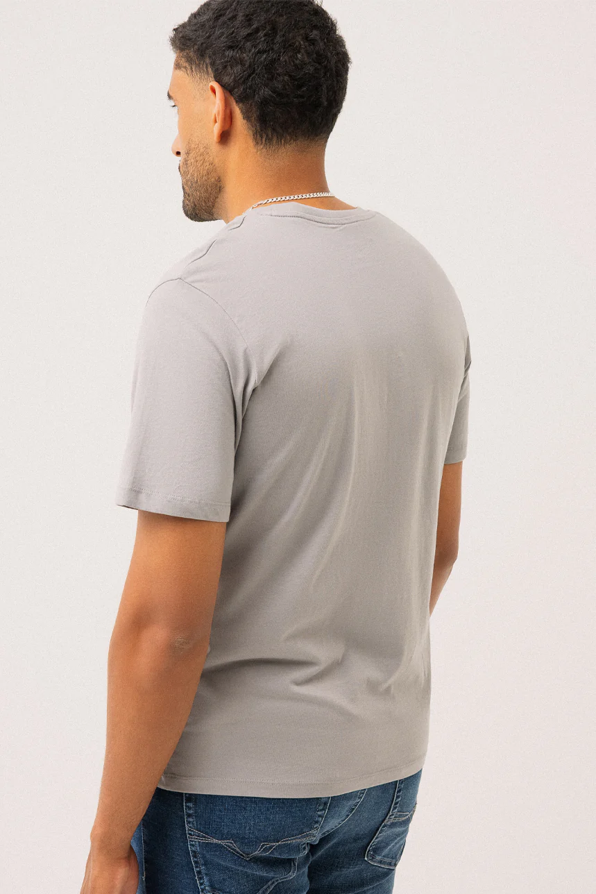 Le t-shirt imprimé logo taches de peinture par Jack & Jones - Image 3