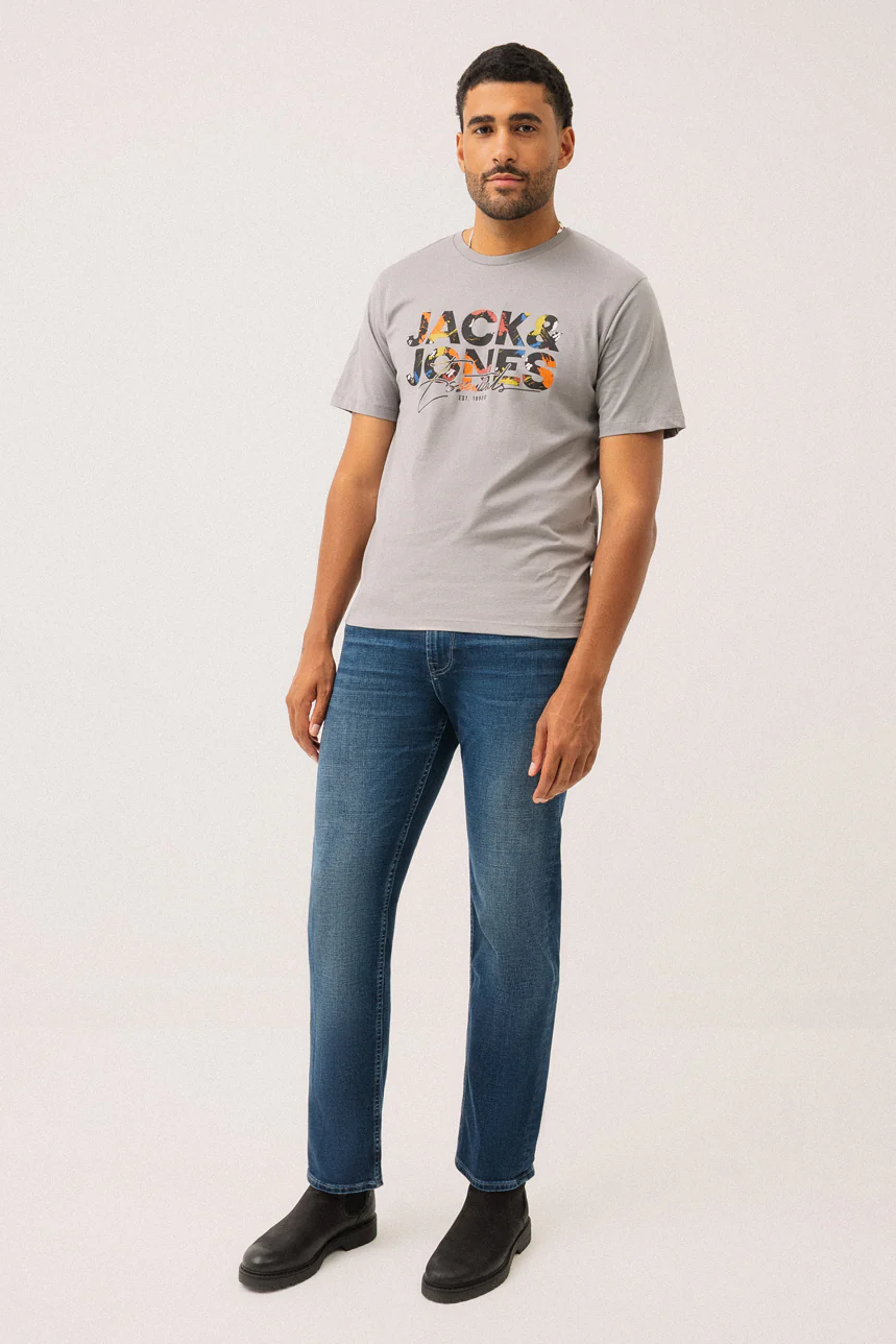 Le t-shirt imprimé logo taches de peinture par Jack & Jones - Image 4