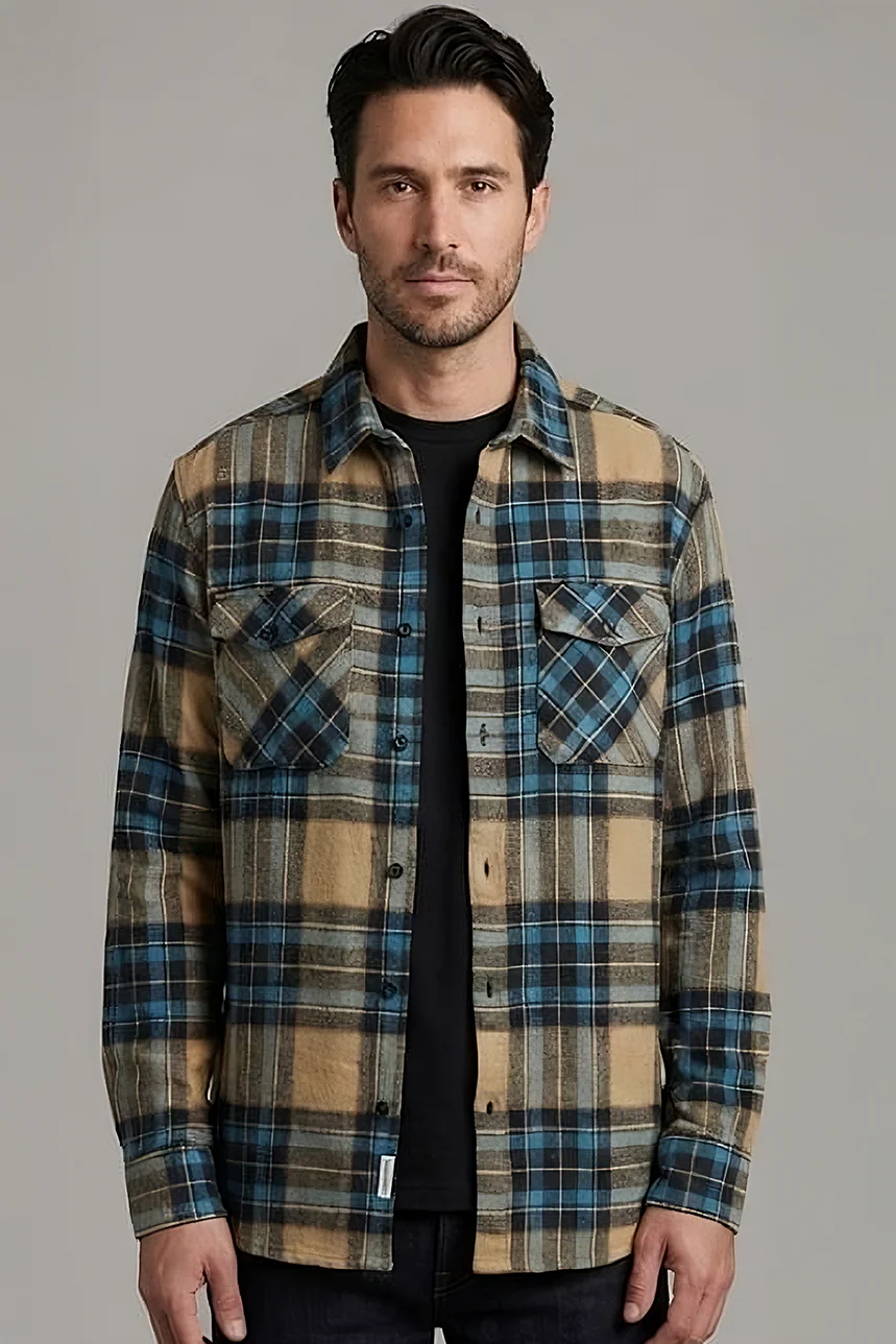 La chemise en flanelle à carreaux beige et bleu