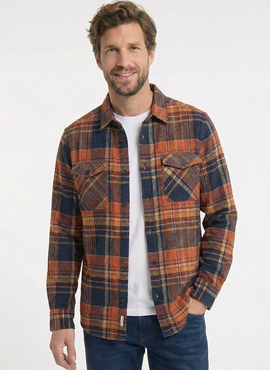La chemise en flanelle à carreaux orange et marine