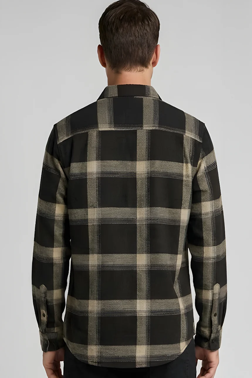 La chemise en flanelle à carreaux noire et beige - Image 2