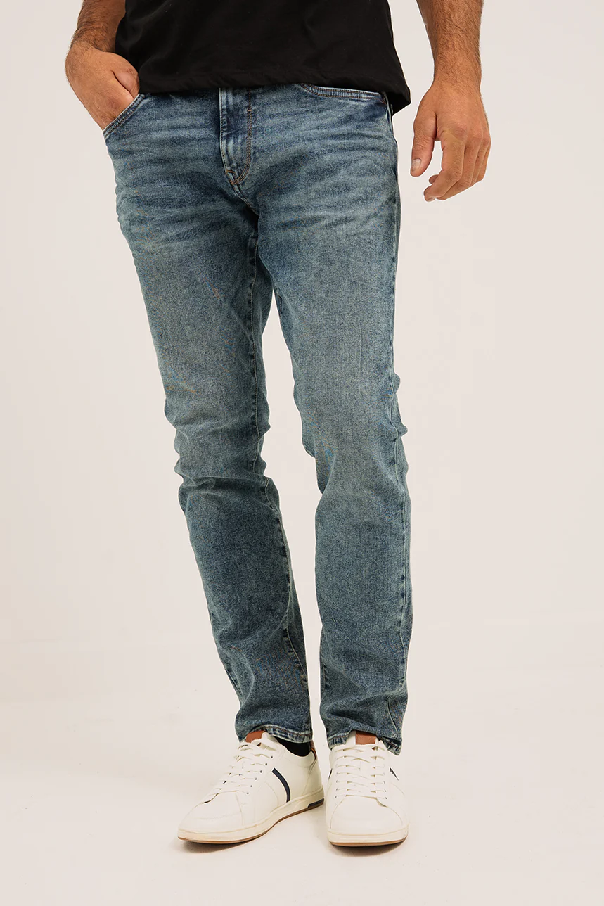 Le jeans délavé droit | Modèle Baru