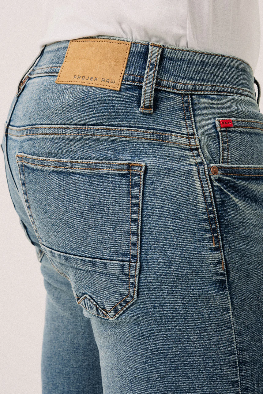 Le jeans étroit pâle | Modèle Baru - Image 3