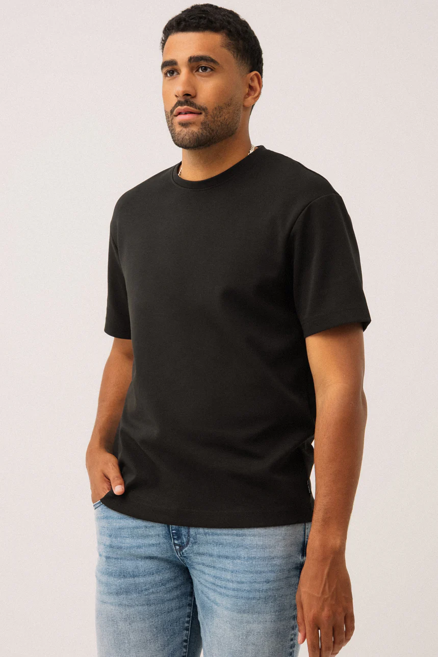 Le t-shirt en scuba par Projek Raw - Image 7