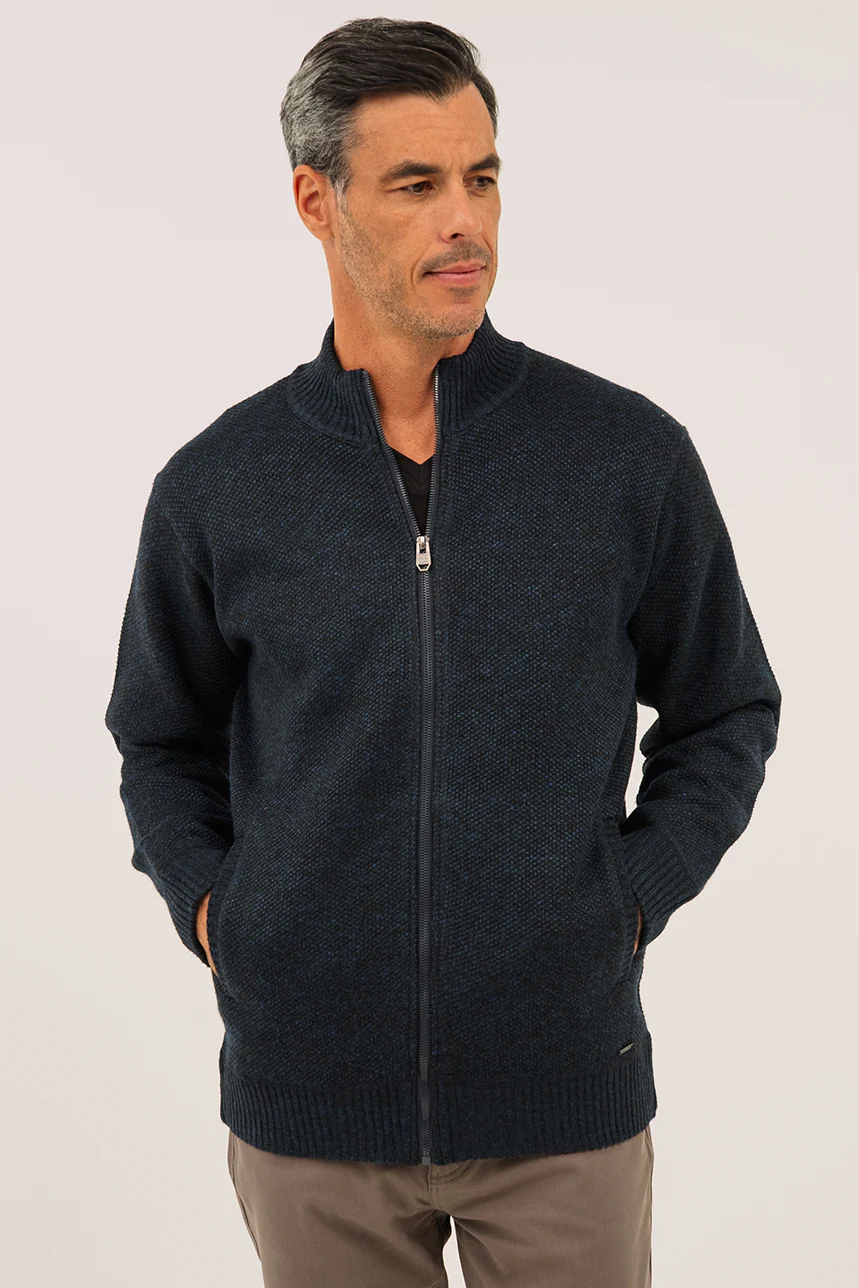 Le cardigan en tricot doublé en flanelle