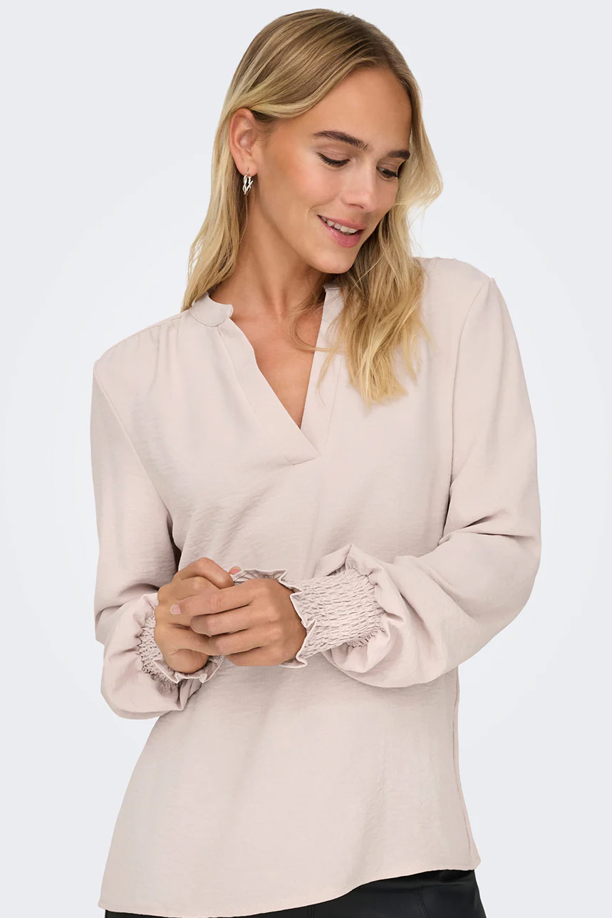 La blouse en crêpe avec col en V