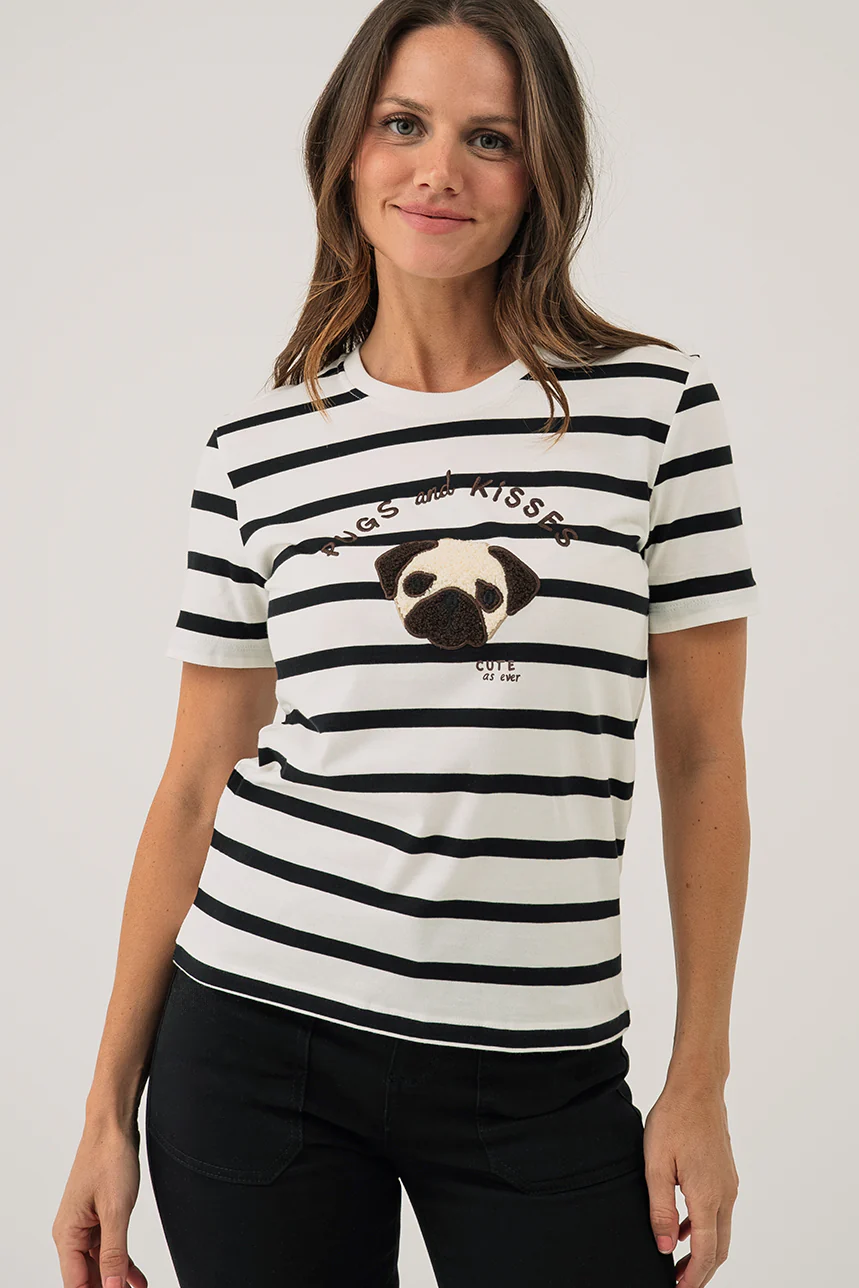 Le t-shirt rayé blanc et noir avec broderie de chien