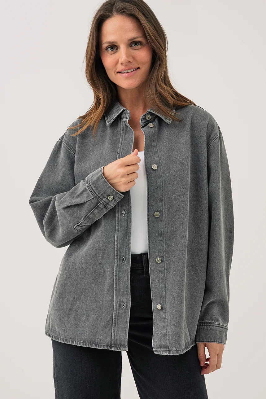 La surchemise en denim gris