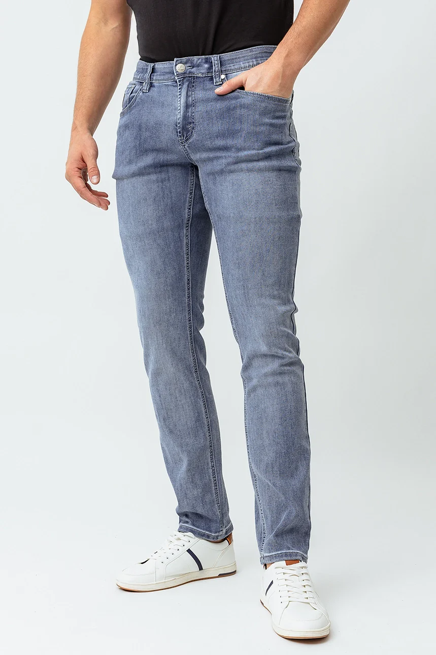 Le jeans en tricot de denim ajusté Lois | Modèle Peter Slim - Image 2