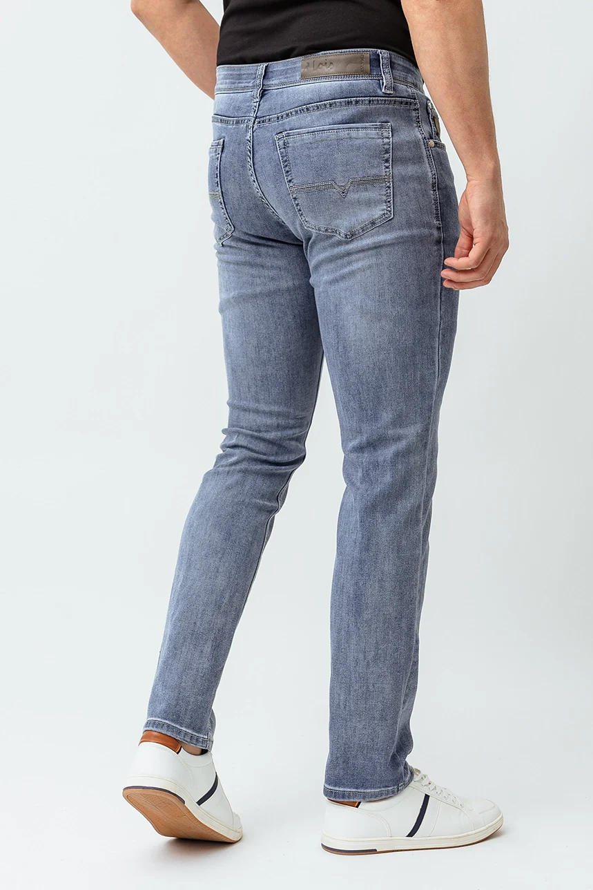 Le jeans en tricot de denim ajusté Lois | Modèle Peter Slim - Image 3