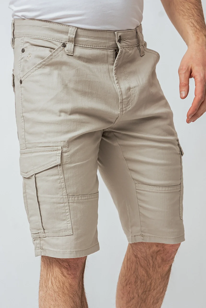 Le bermudas cargo extensible Lois | Modèle Enrique - Image 2