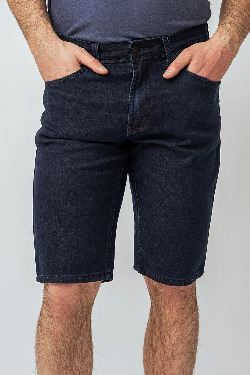 Le bermuda en denim extensible Lois | Modèle Jacob