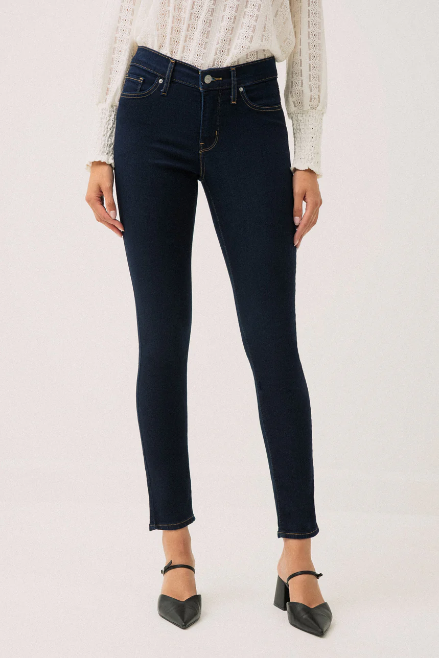 Le jeans étroit foncé Levi’s | Modèle 311 Filiforme moulant