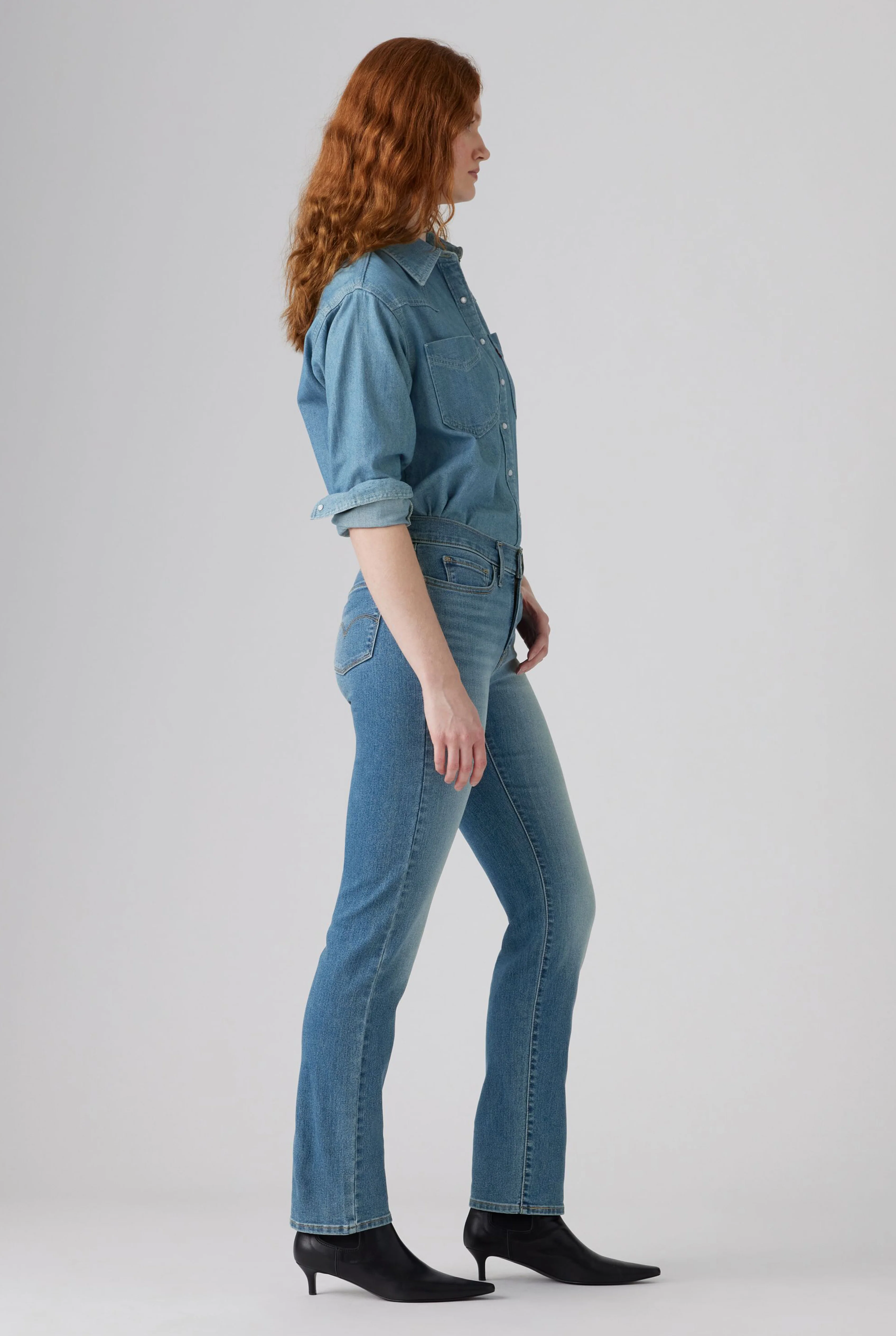 Le jeans Levi's coupe droite bleu délavé - Image 2