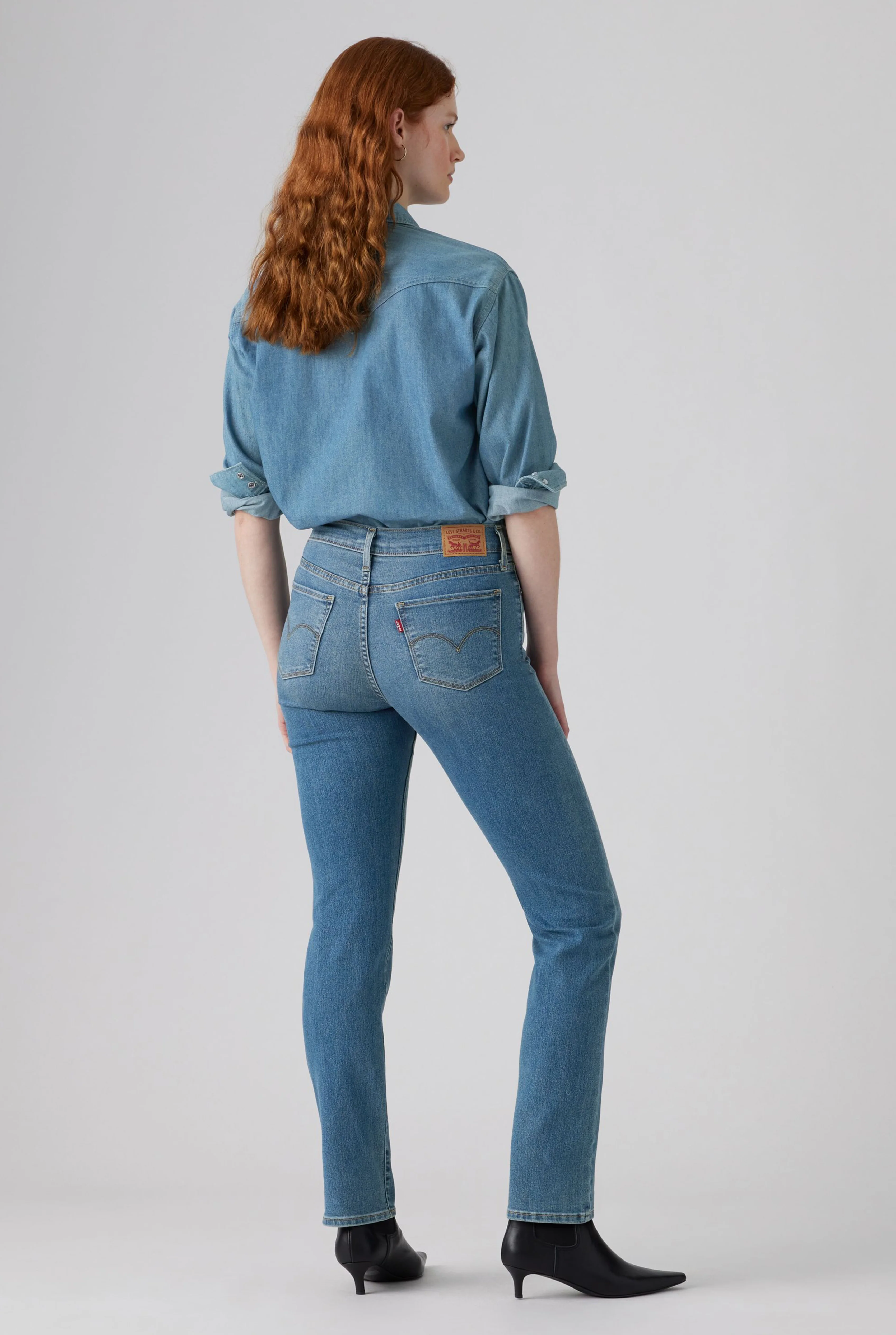 Le jeans Levi's coupe droite bleu délavé - Image 3