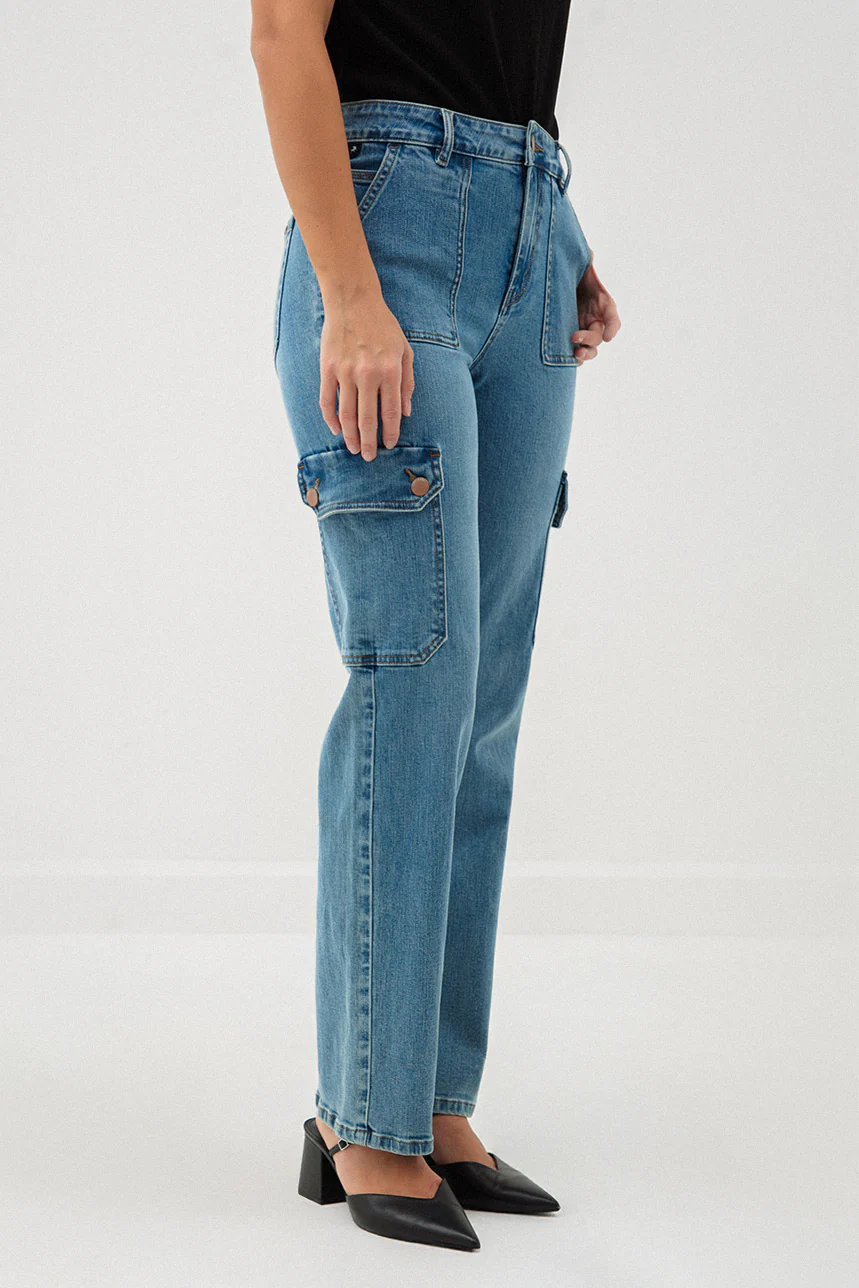 Le jeans droit à poches cargo par Lois - Image 2