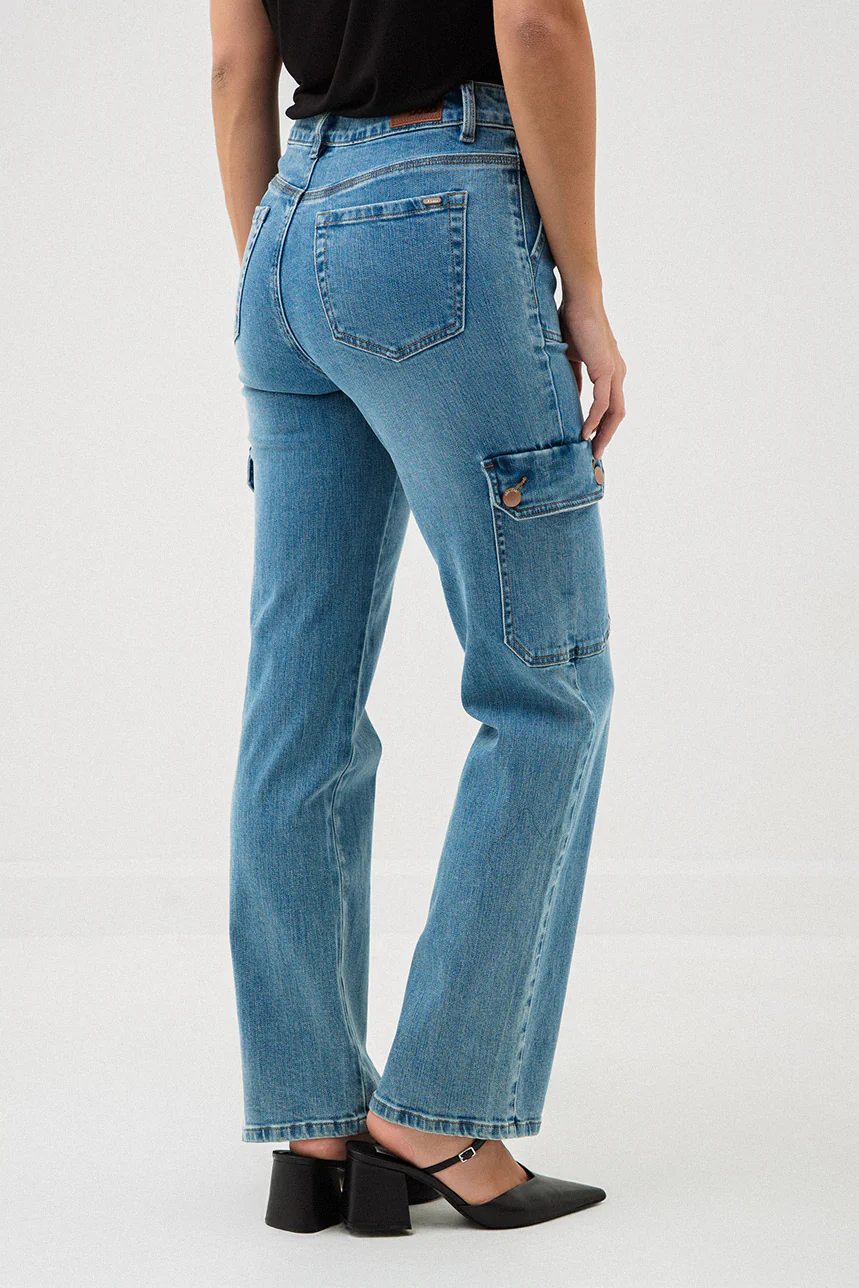 Le jeans droit à poches cargo par Lois - Image 4