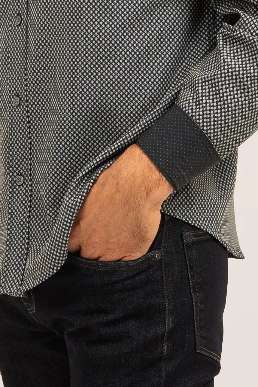 La chemise grise à motif géométrique - Image 2