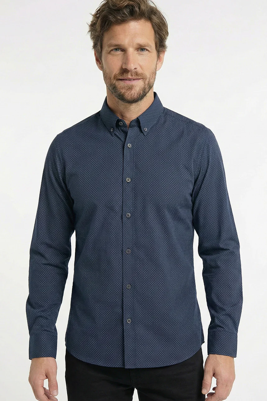 La chemise marine à petits pois