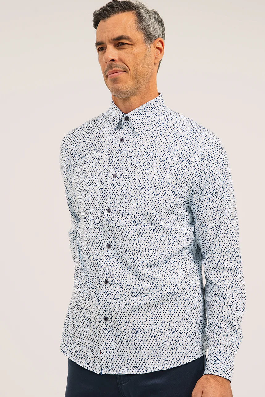 La chemise indigo à motif à pois abstrait