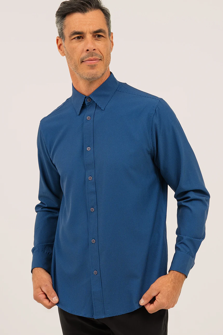 La chemise à petit motif ton sur ton