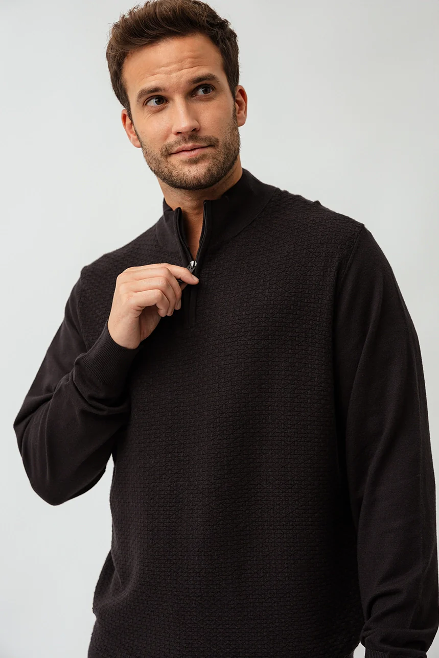 Le chandail en tricot col zippé
