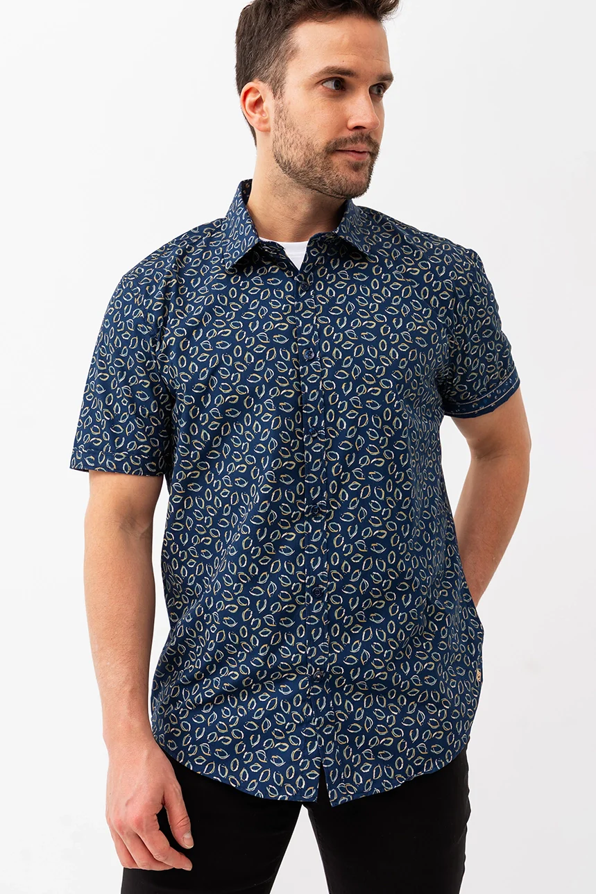 La chemise imprimée all-over feuille abstraite