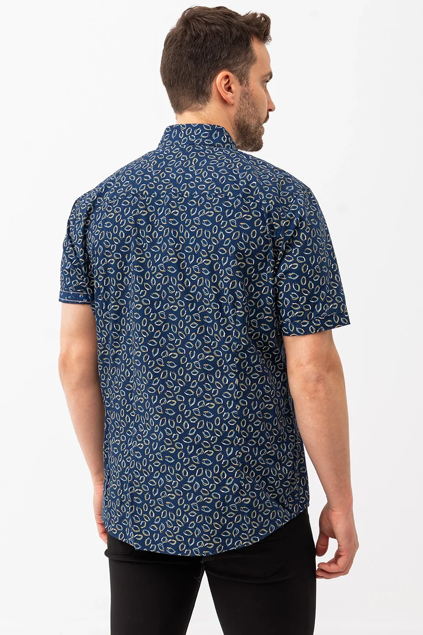 La chemise imprimée all-over feuille abstraite - Image 4