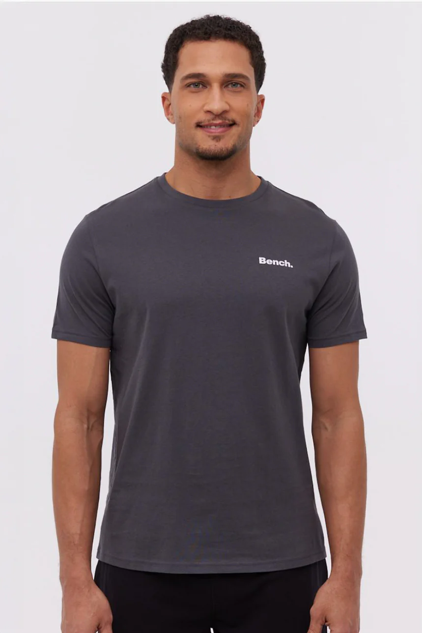 Le t-shirt uni avec logo Bench