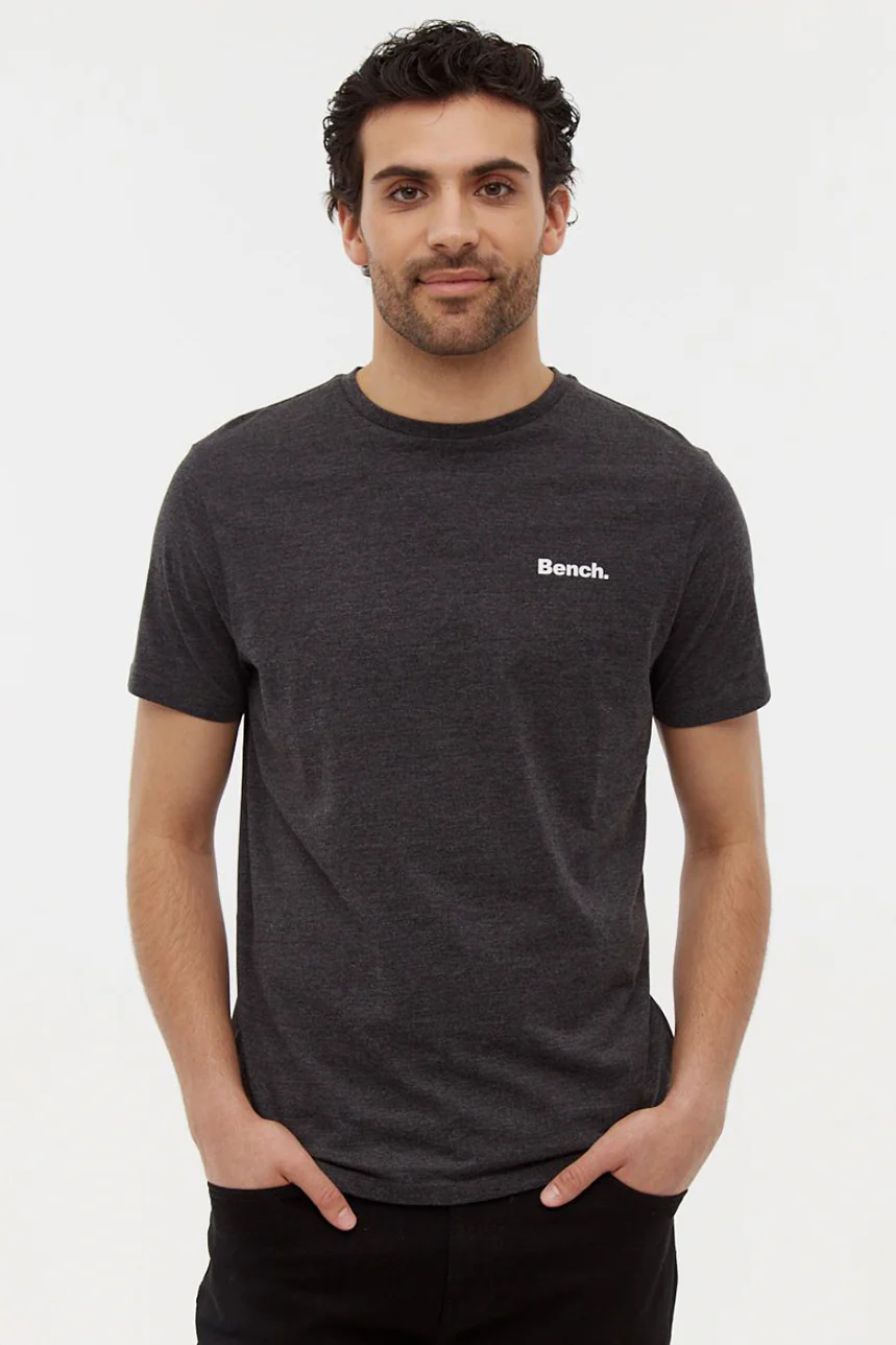 Le t-shirt uni avec logo Bench