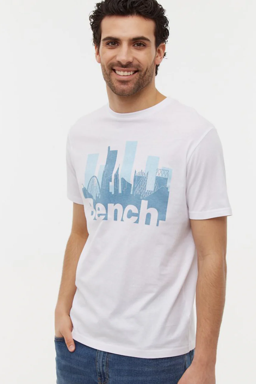 Le t-shirt blanc imprimé ville par Bench - Image 2