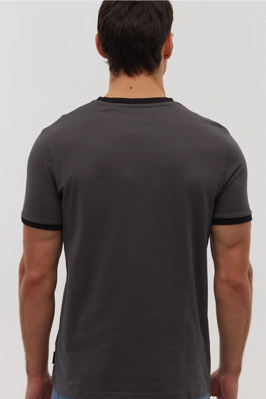 Le t-shirt à bordures contrastées avec logo carré Bench - Image 4