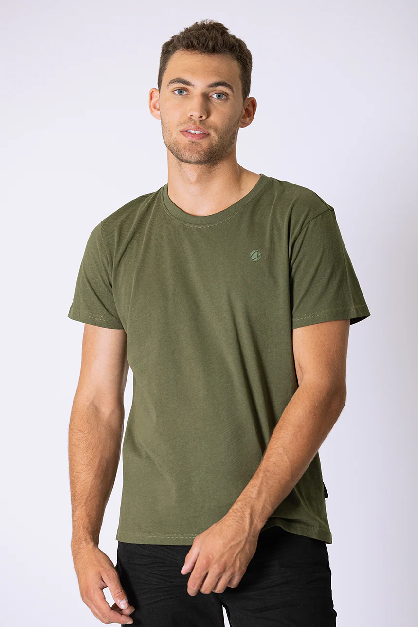 Le t-shirt uni coloré