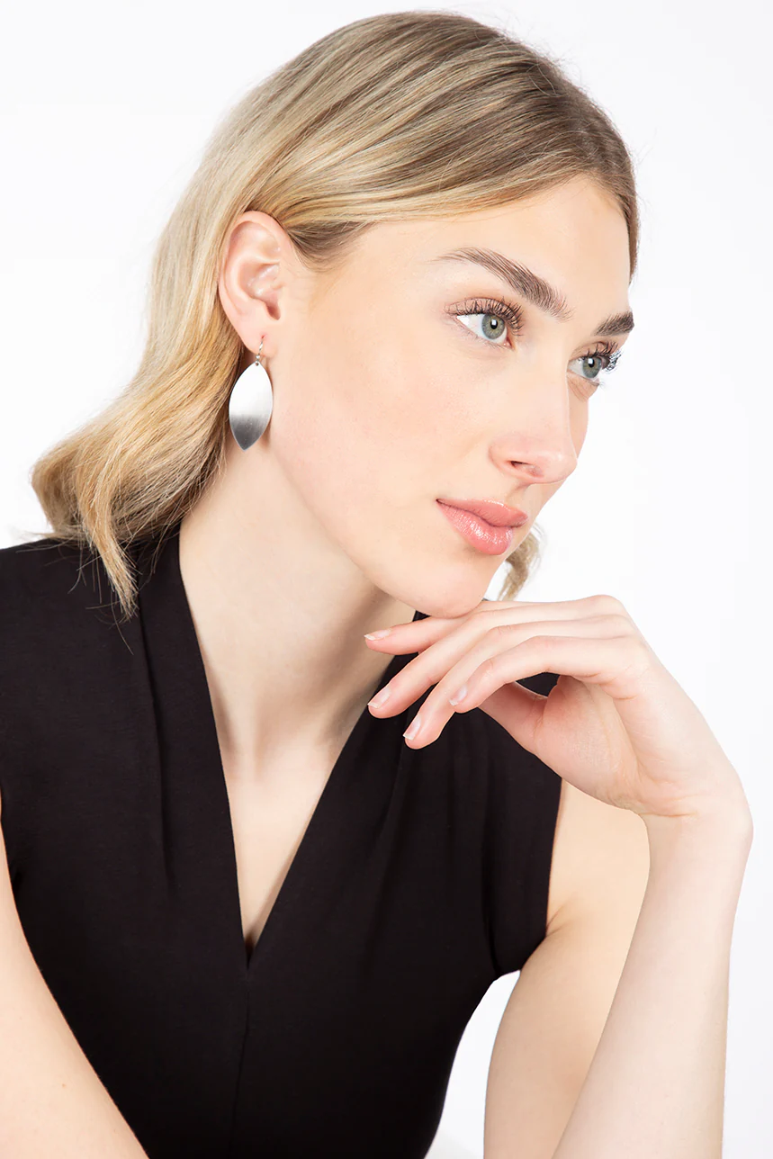 Boucles d’oreilles feuille | 2 couleurs - Image 3