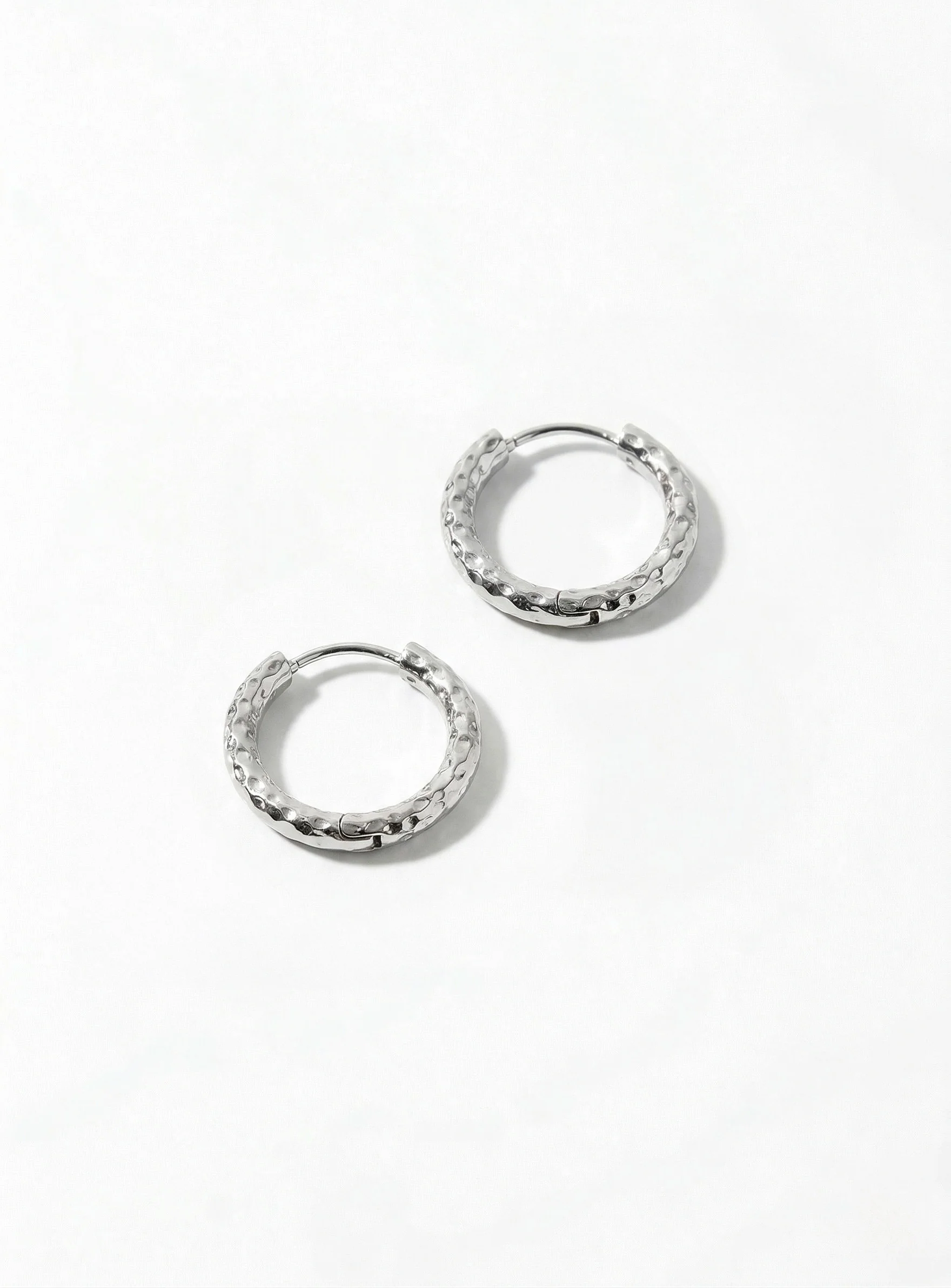 Boucles d’oreilles anneaux texturés argent