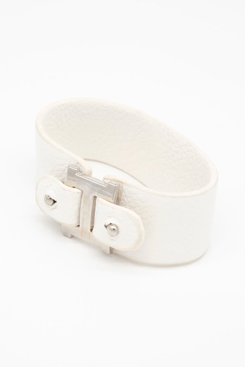 Bracelet en similicuir attache argentée