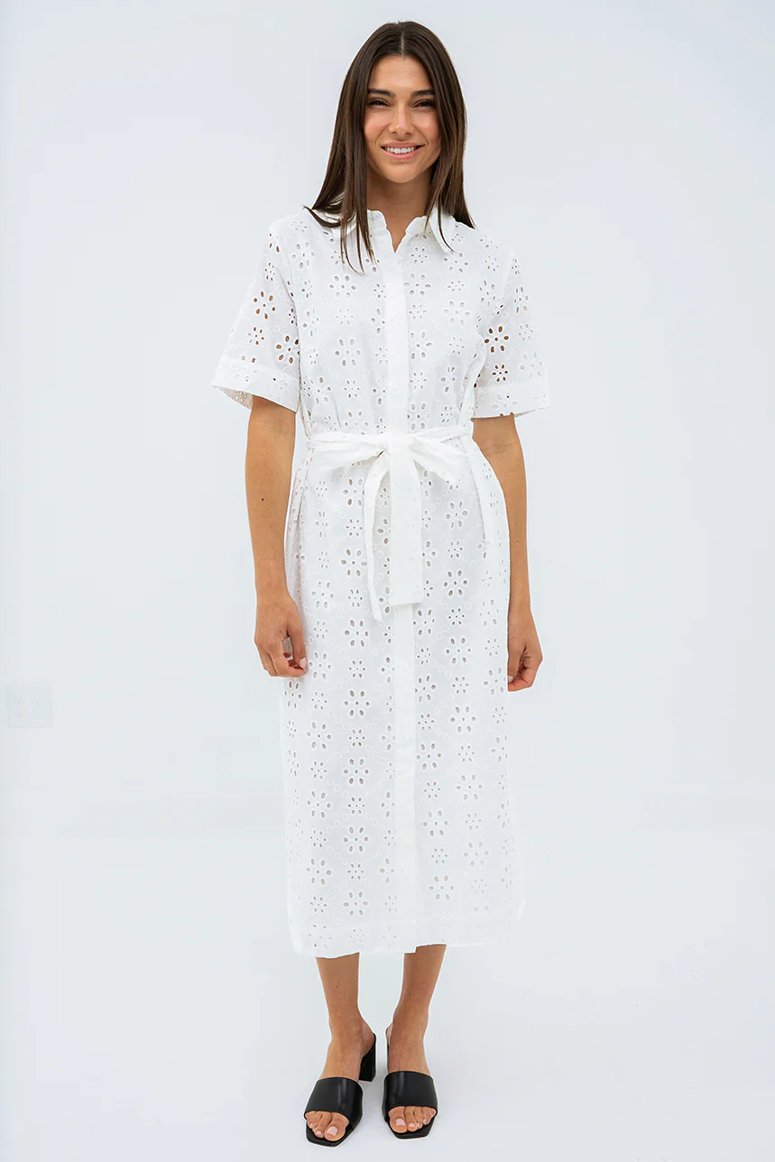 La robe chemisier broderie anglaise par Silver - Image 2