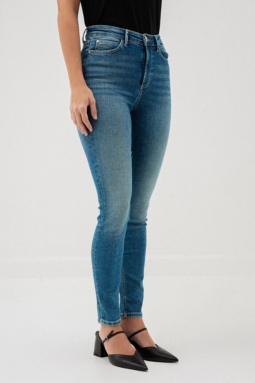 Le jeans Guess | Modèle Skinny High - Image 2
